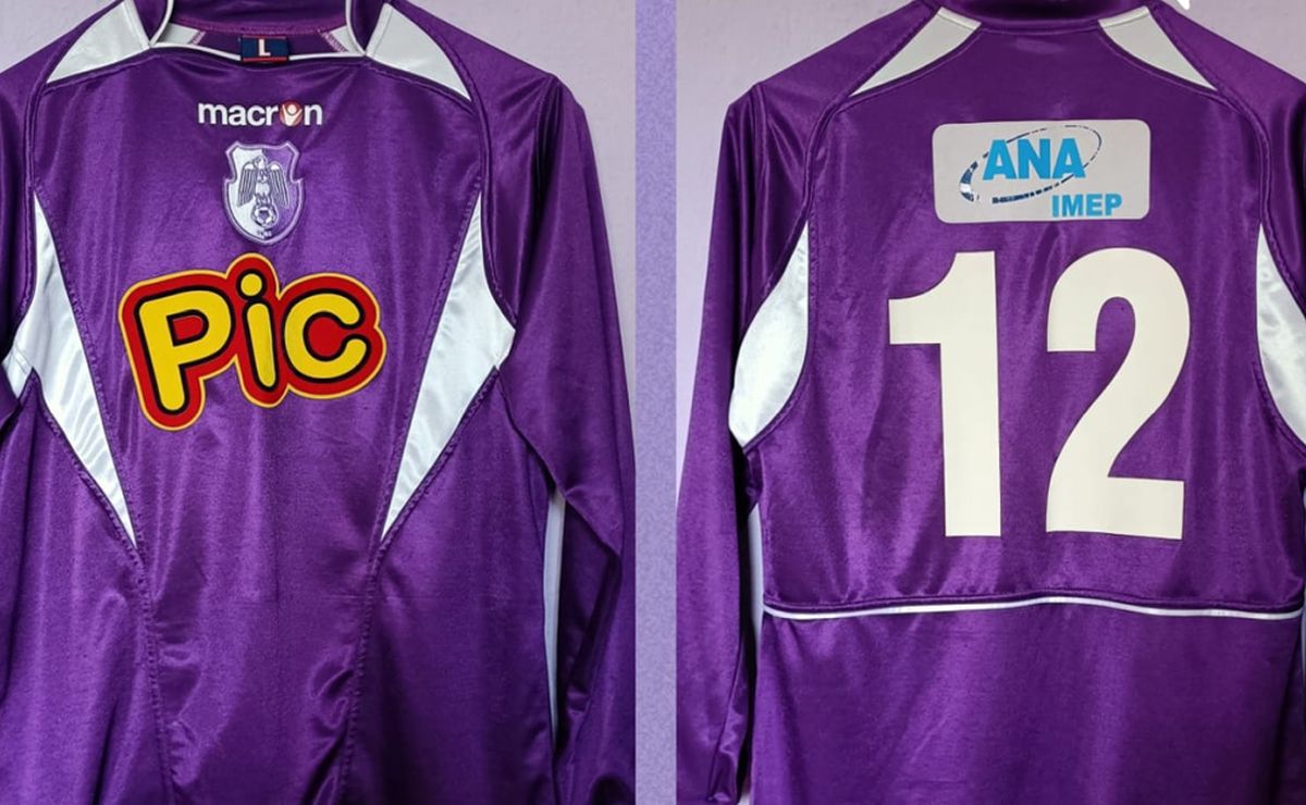 El e suporterul român care și-a transformat camera în muzeu » Mii de piese de colecție cu echipa favorită: „E costisitor, dar satisfacțiile sunt pe măsură”