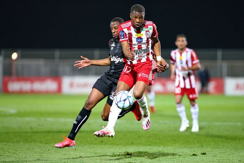 Tony Njike, în posesia balonului / FOTO: Imago