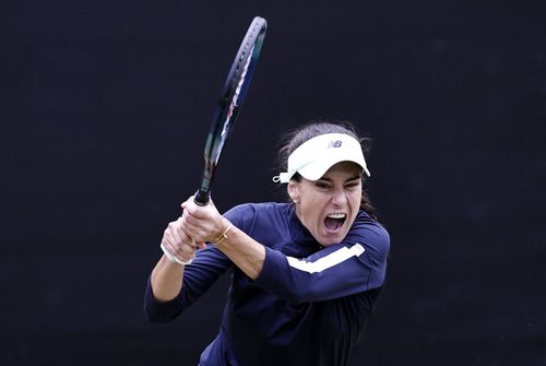 Sorana Cîrstea (32 de ani, locul 32 WTA) s-a retras în setul doi al meciului cu Anhelinei Kalinina (25 de ani, locul 36 WTA), primul tur de la Eastbourne, la scorul de 0-6, 1-2.