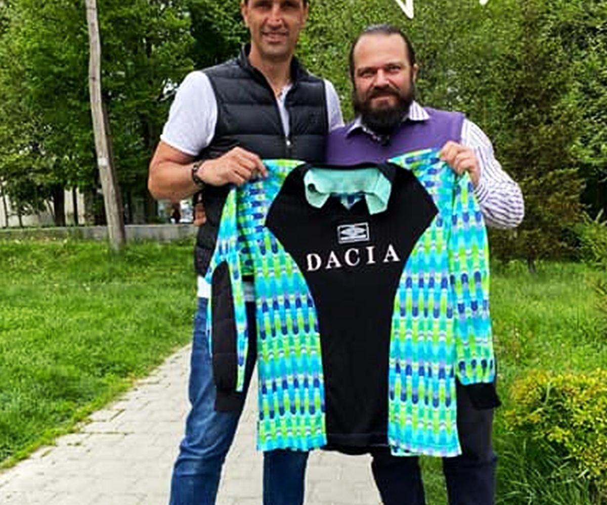 El e suporterul român care și-a transformat camera în muzeu » Mii de piese de colecție cu echipa favorită: „E costisitor, dar satisfacțiile sunt pe măsură”