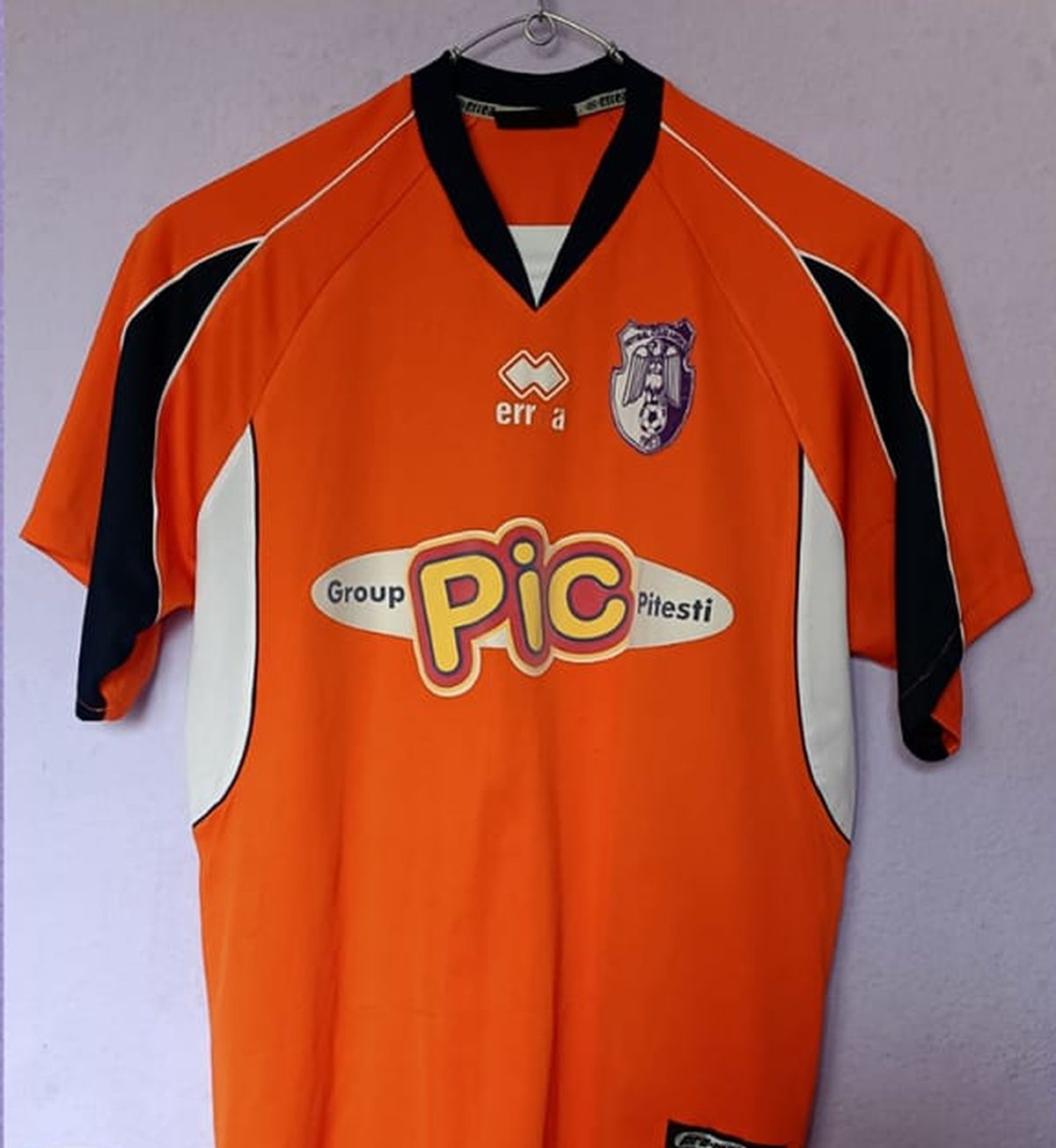 El e suporterul român care și-a transformat camera în muzeu » Mii de piese de colecție cu echipa favorită: „E costisitor, dar satisfacțiile sunt pe măsură”