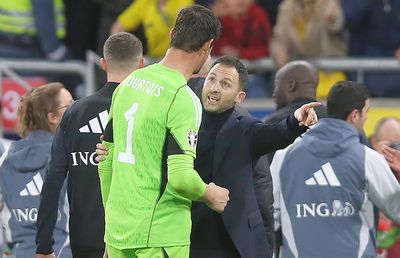 Scandalul banderolei ia amploare la naționala Belgiei » Selecționerul: „Courtois mi-a zis că e ofensat și se duce acasă”. Portarul a replicat: „Nu spune adevărul”