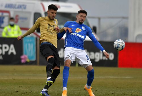 Cosmin Achim (stânga), într-un meci pe caree a pariat.
Foto: Imago