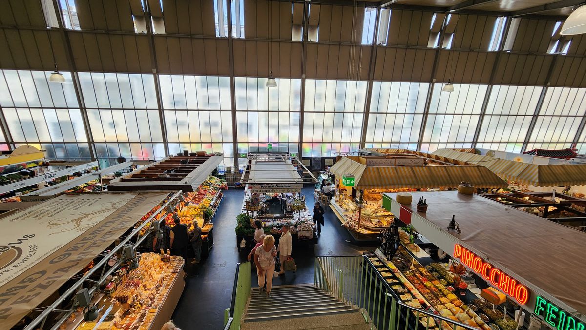 „Oborul” din inima Frankfurtului » Am vizitat piața devenită atracție turistică pentru străini