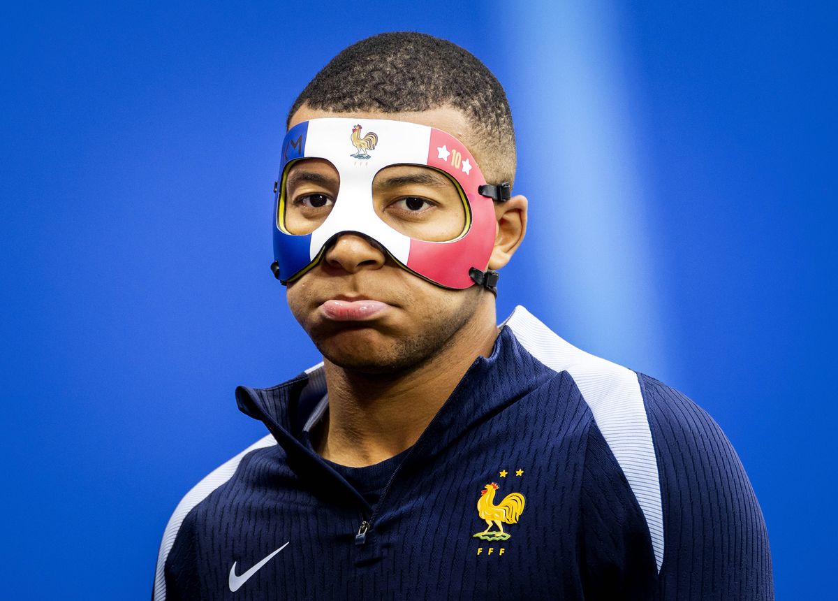 „Zorro” al Franței » Kylian Mbappe va purta o mască specială la Euro, după ce și-a spart nasul