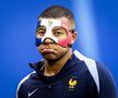 Kylian Mbappe a purtat o mască în culorile Franței la unul dintre antrenamente