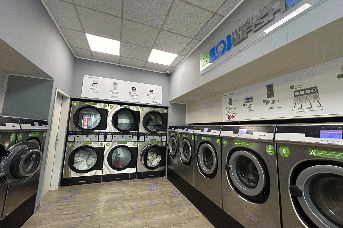 Afacerea care a „bubuit” odată cu Euro: „Și să vedeți când vin englezii!” » Dialog simpatic cu proprietarul: „Ce face Hagi acum, e-n politică?”