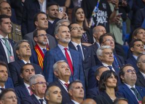 Răzvan Burleanu are lipici la vedete! Unde a prins loc la Spania - Italia, după ce vinerea trecută a stat lângă Mourinho și Ferguson
