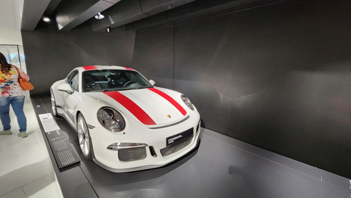 GSP.RO a intrat în culisele celui mai spectaculos muzeu auto din lume » O oră petrecută la Porsche, în Germania