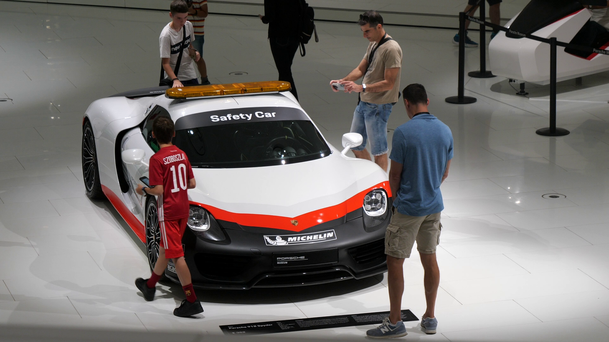 GSP.RO a intrat în culisele celui mai spectaculos muzeu auto din lume » O oră petrecută la Porsche, în Germania