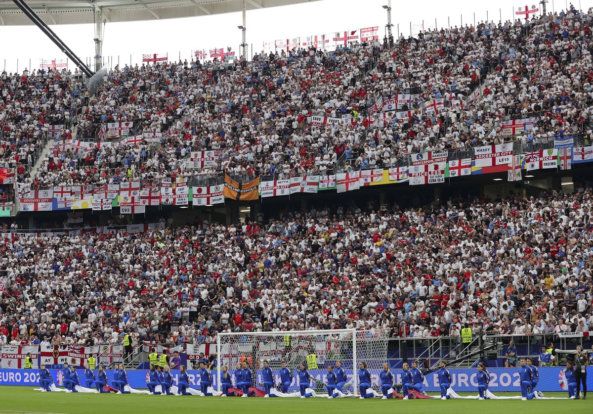 Vestea care i-a întristat pe jurnaliștii englezi prezenți pe stadion la Danemarca - Anglia: „Accident șocant”