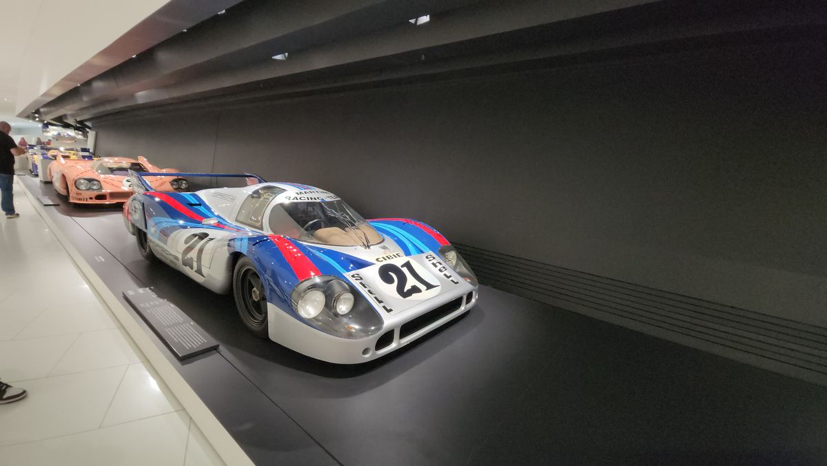 GSP.RO a intrat în culisele celui mai spectaculos muzeu auto din lume » O oră petrecută la Porsche, în Germania