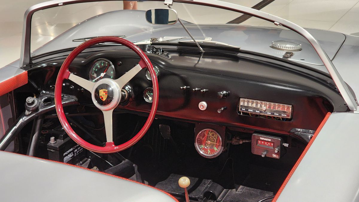 GSP.RO a intrat în culisele celui mai spectaculos muzeu auto din lume » O oră petrecută la Porsche, în Germania