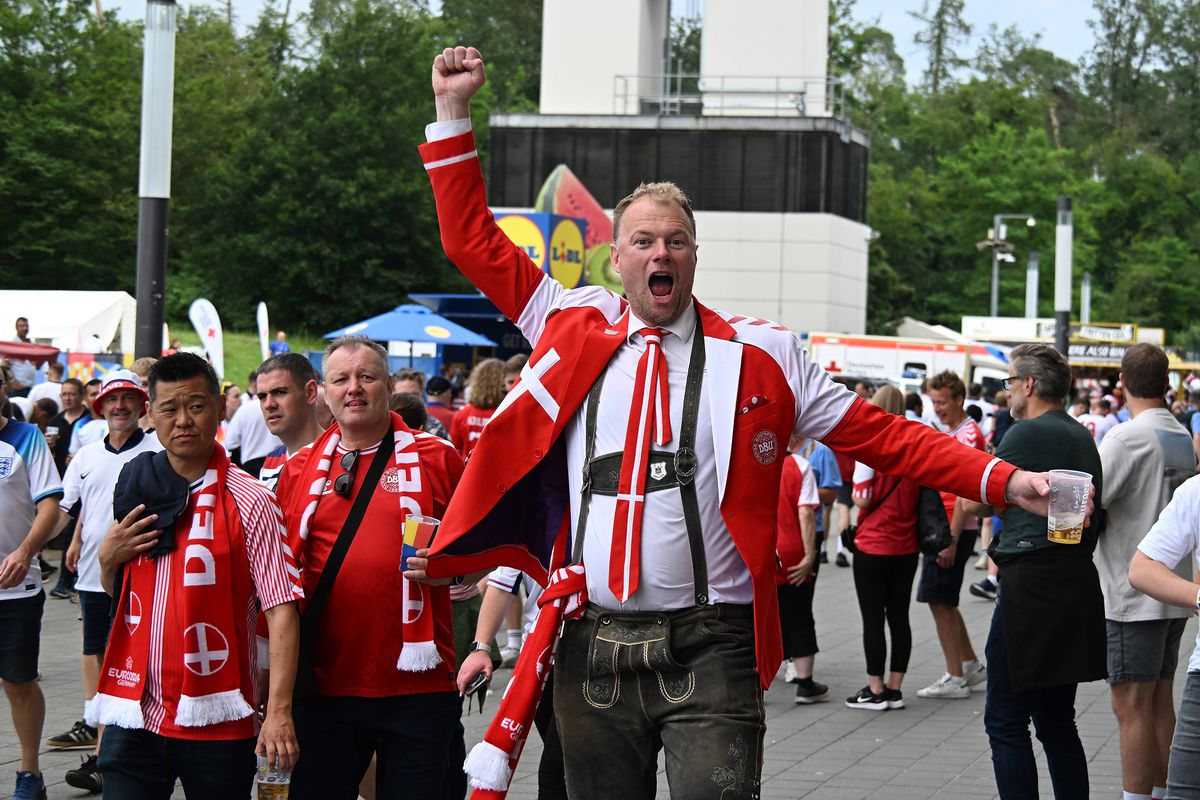 Atmosfera din meciul Danemarca - Anglia, Euro 2024