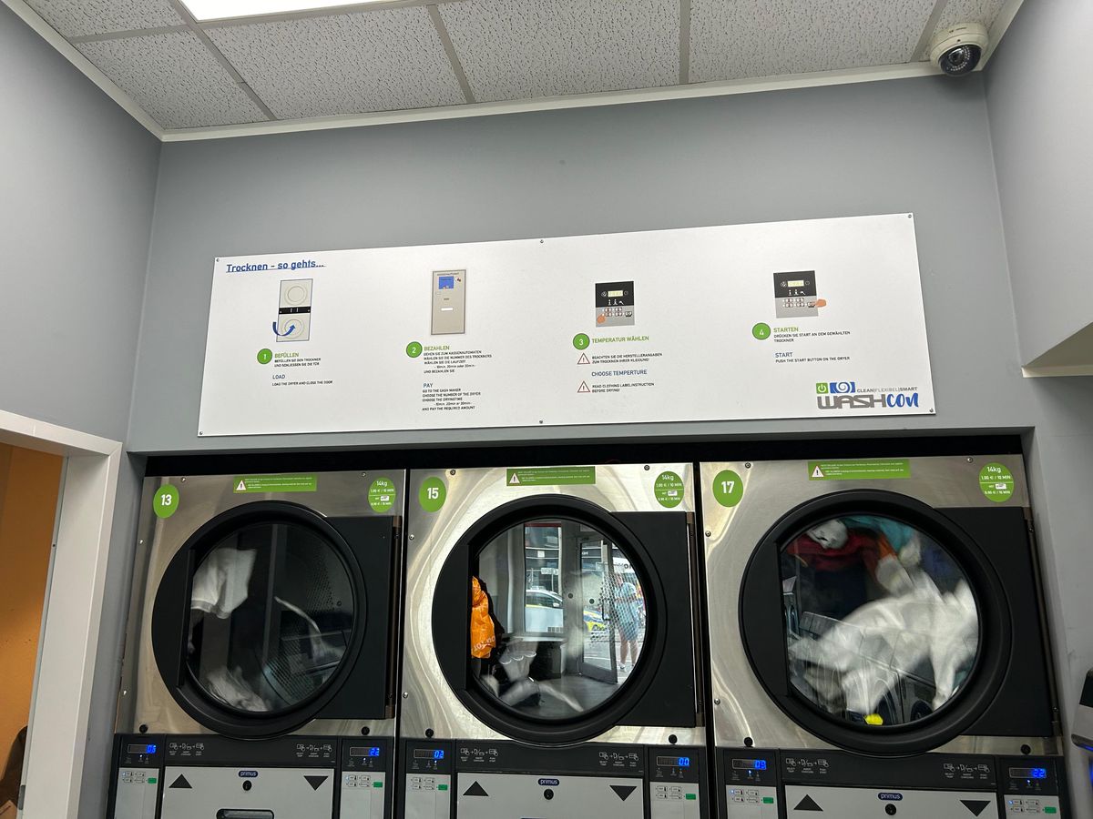 Afacerea care a „bubuit” odată cu Euro: „Și să vedeți când vin englezii!” » Dialog simpatic cu proprietarul: „Ce face Hagi acum, e-n politică?”