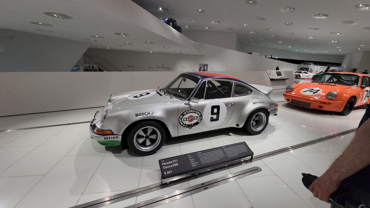 GSP.RO a intrat în culisele celui mai spectaculos muzeu auto din lume » O oră petrecută la Porsche, în Germania