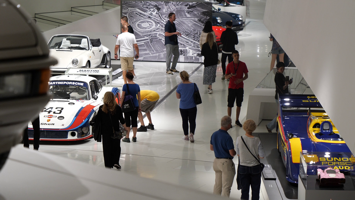 GSP.RO a intrat în culisele celui mai spectaculos muzeu auto din lume » O oră petrecută la Porsche, în Germania