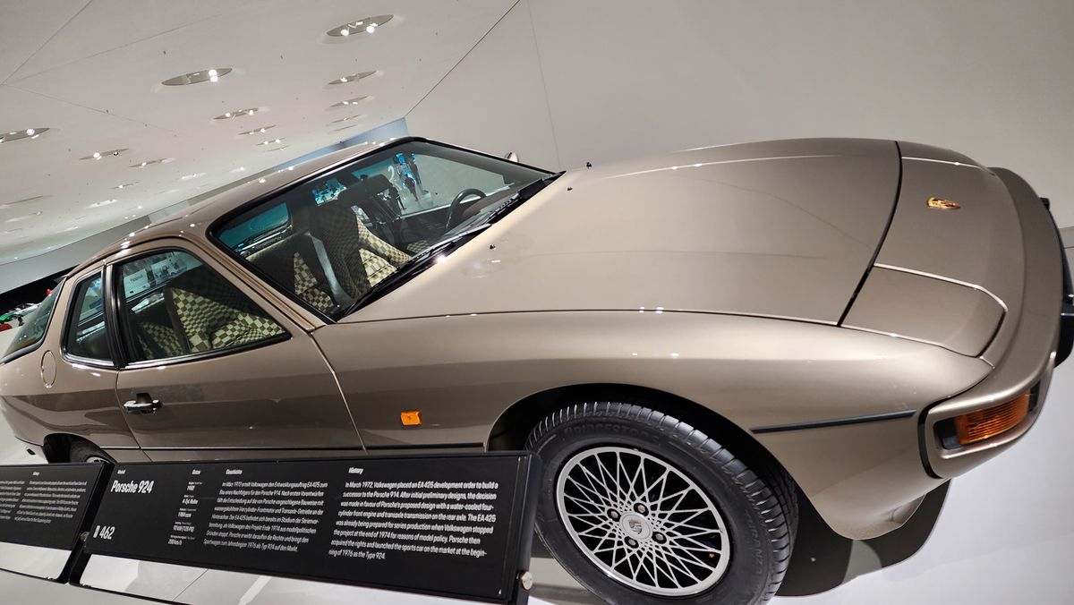 GSP.RO a intrat în culisele celui mai spectaculos muzeu auto din lume » O oră petrecută la Porsche, în Germania