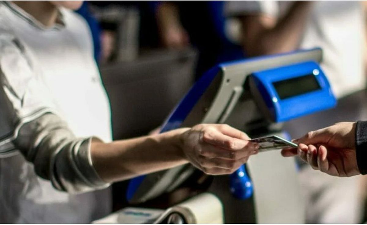 Clasicul Europei are loc pe unicul stadion din lume cu monedă proprie și unde berea circulă printr-o rețea subterană de țevi!