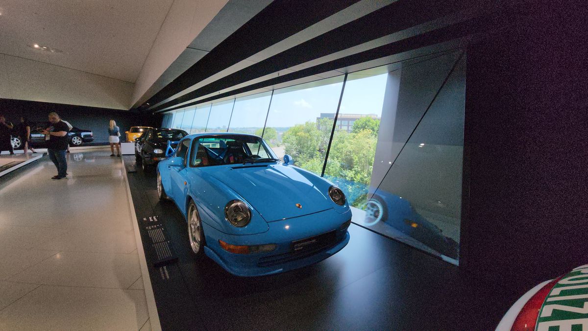 GSP.RO a intrat în culisele celui mai spectaculos muzeu auto din lume » O oră petrecută la Porsche, în Germania