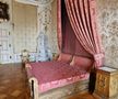 Dormitorul lui Napoleon Bonaparte, cu patul construit special pentru dimensiunile lui