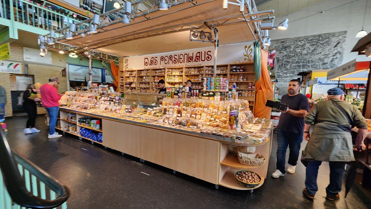 „Oborul” din inima Frankfurtului » Am vizitat piața devenită atracție turistică pentru străini