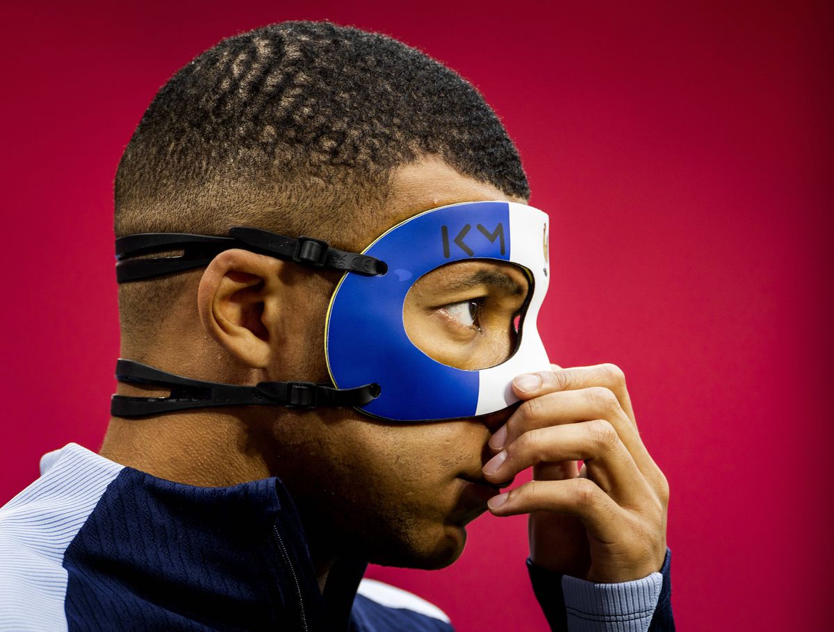 „Zorro” al Franței » Kylian Mbappe va purta o mască specială la Euro, după ce și-a spart nasul