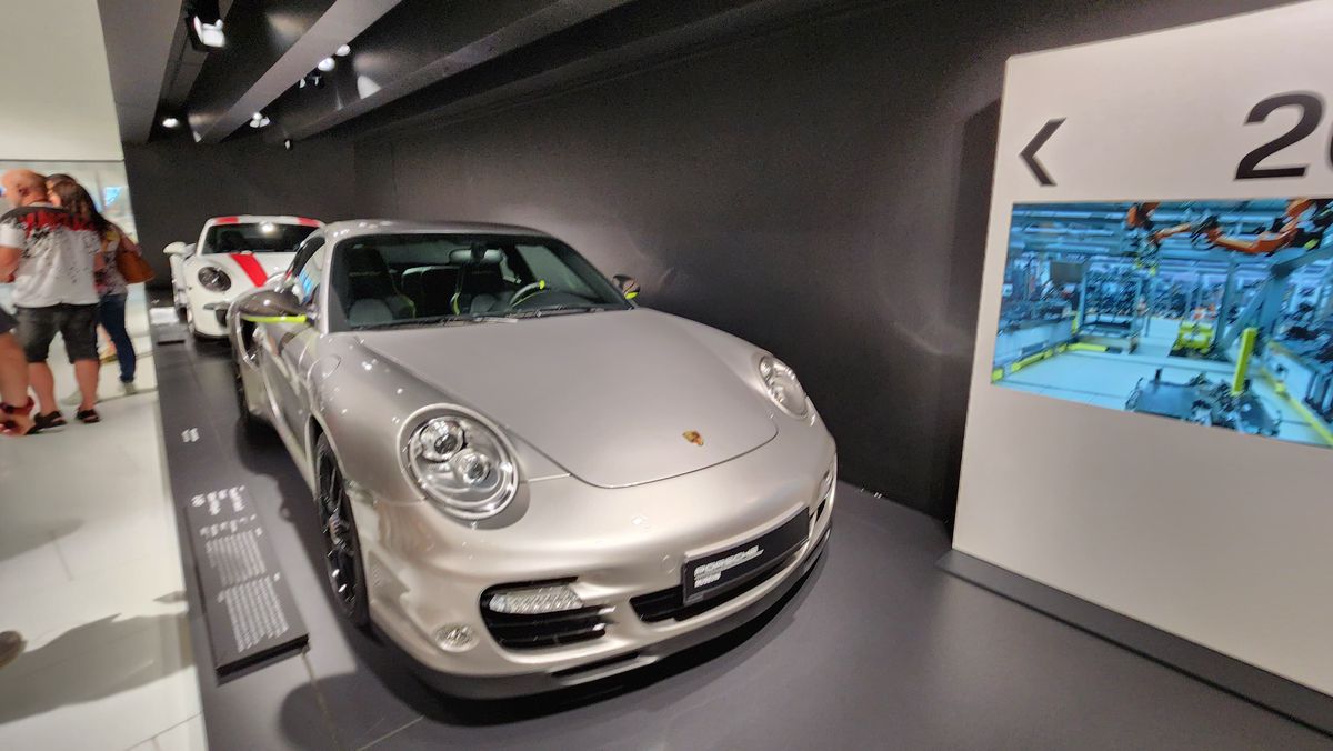 GSP.RO a intrat în culisele celui mai spectaculos muzeu auto din lume » O oră petrecută la Porsche, în Germania