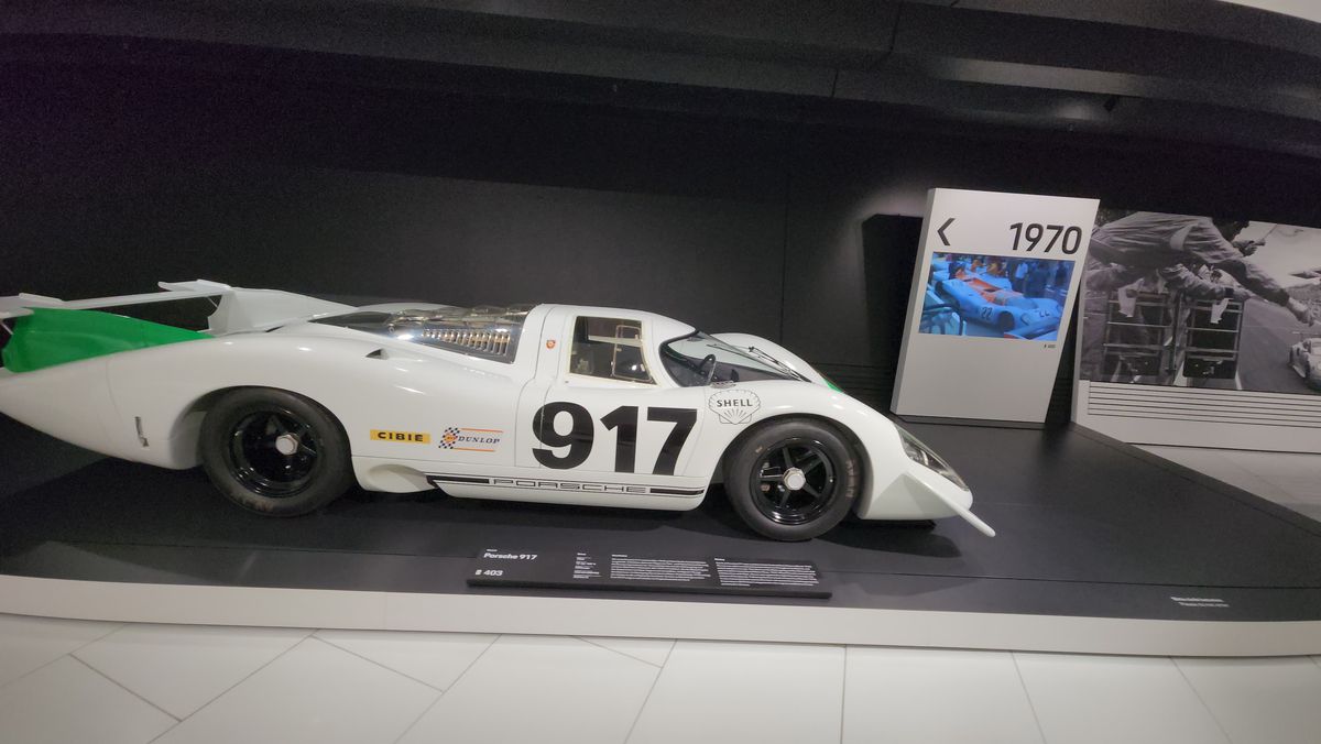 GSP.RO a intrat în culisele celui mai spectaculos muzeu auto din lume » O oră petrecută la Porsche, în Germania