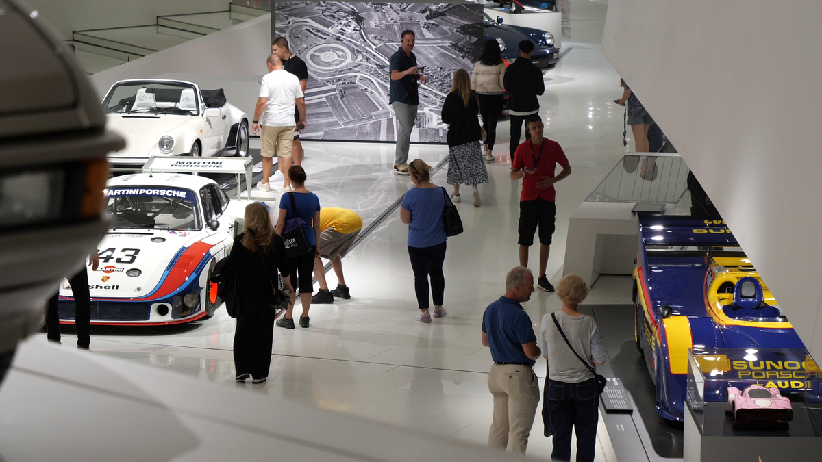 GSP.RO a intrat în culisele celui mai spectaculos muzeu auto din lume » O oră petrecută la Porsche, în Germania