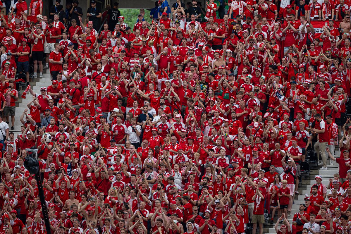 Atmosfera din meciul Danemarca - Anglia, Euro 2024