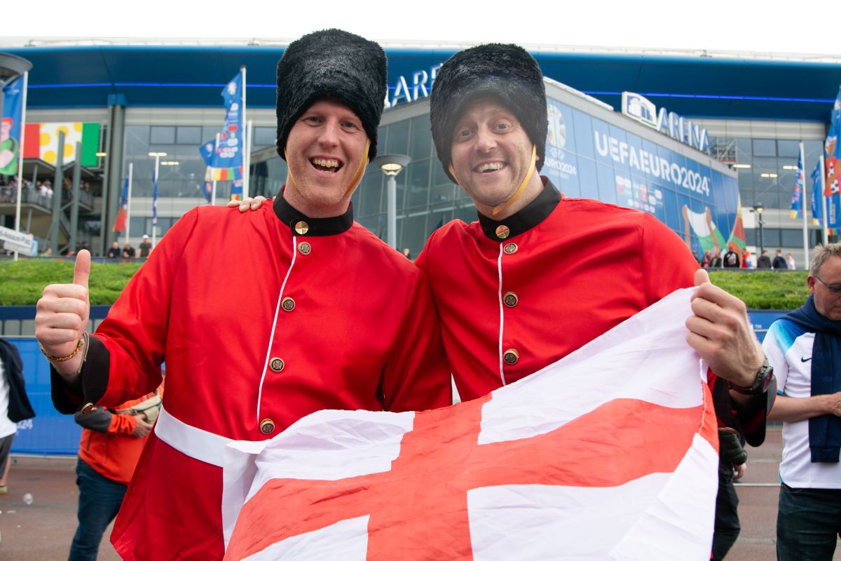 Clasicul Europei are loc pe unicul stadion din lume cu monedă proprie și unde berea circulă printr-o rețea subterană de țevi!