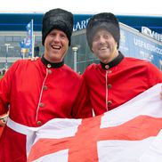 Doi fani englezi, foarte încrezători în victoria favoriților la Gelsenkirchen / Foto: Imago