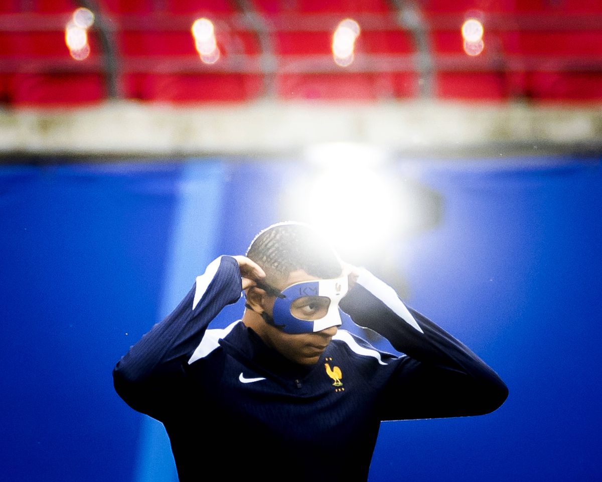 „Zorro” al Franței » Kylian Mbappe va purta o mască specială la Euro, după ce și-a spart nasul