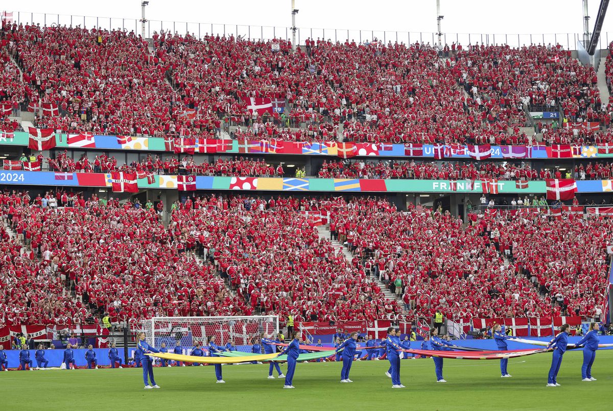 Atmosfera din meciul Danemarca - Anglia, Euro 2024