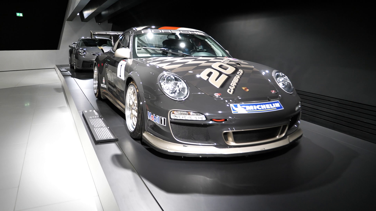 GSP.RO a intrat în culisele celui mai spectaculos muzeu auto din lume » O oră petrecută la Porsche, în Germania