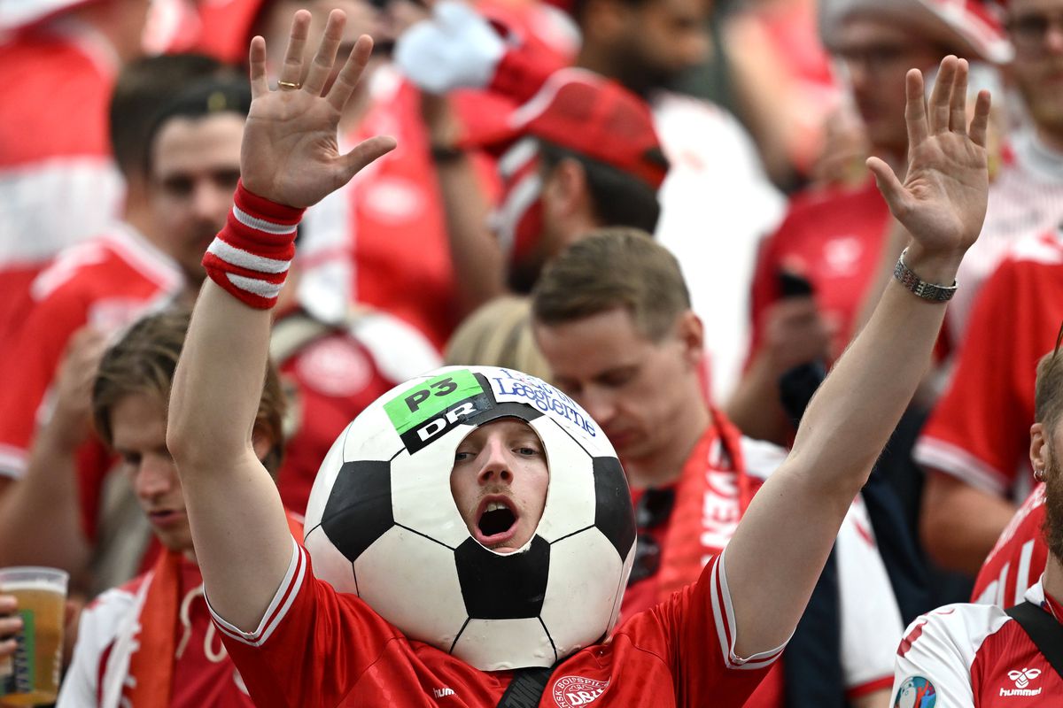 Atmosfera din meciul Danemarca - Anglia, Euro 2024