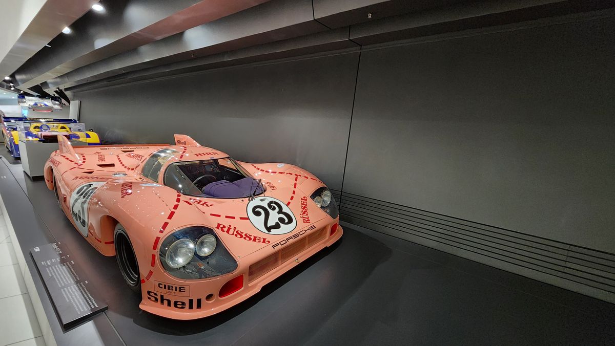 GSP.RO a intrat în culisele celui mai spectaculos muzeu auto din lume » O oră petrecută la Porsche, în Germania