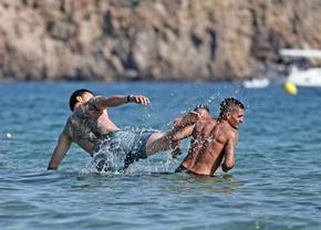 Zlatan Ibrahimovic „l-a făcut KO” pe Marco Verratti sub ochii superbei soții, în Ibiza