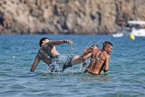 Zlatan Ibrahimovic, spectacol la 43 de ani în Ibiza » L-a făcut KO pe Marco Verratti sub ochii superbei soții
