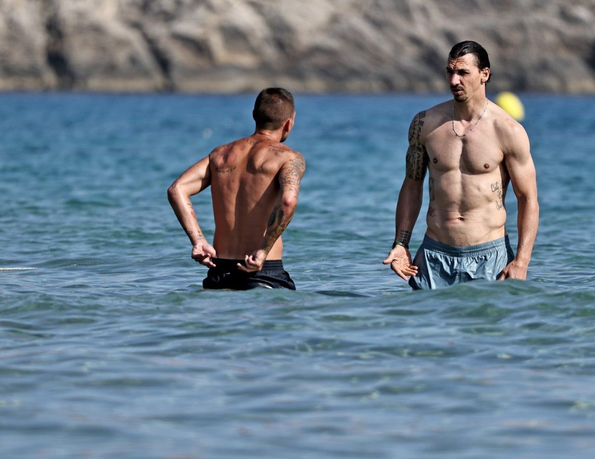 Zlatan Ibrahimovic, Marco Verratti și Jessica Aidi, pe plajă în Ibiza