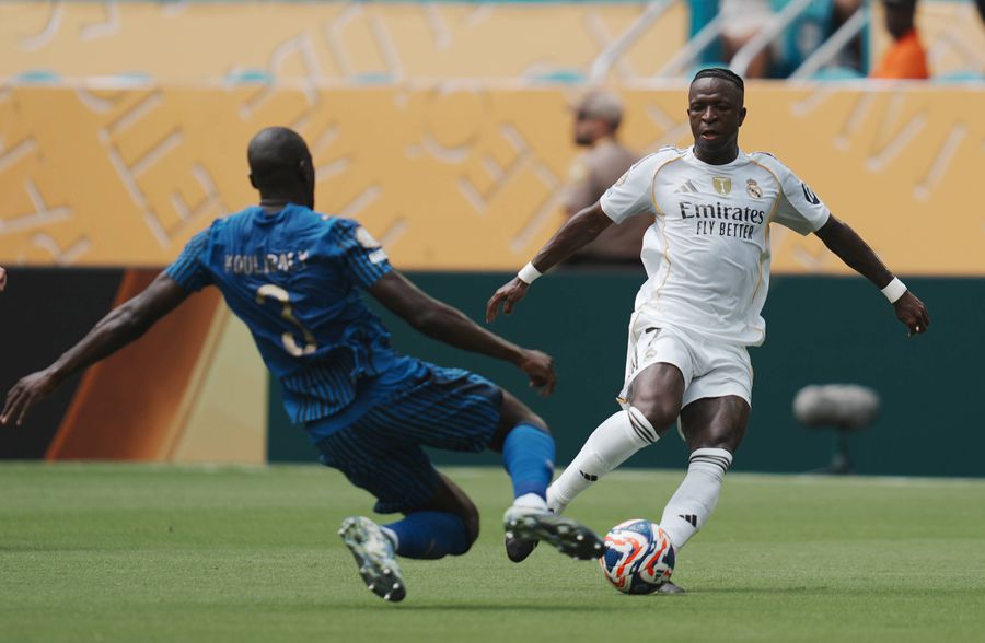 Momentul în care Vincius a simulat în meciul cu Al-Hilal. Foto: Imago Gest rușinos al lui Vinicius la Mondialul Cluburilor: de-asta râde de el toată planeta!