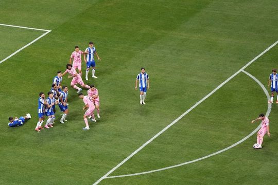 Lionel Messi înscrie din lovitură liberă liberă golul victoriei lui Inter Miami în meciul cu Porto (2-1)