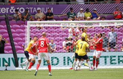 Benfica s-a dezlănțuit la reluare » Victorie cu Auckland, într-un meci întrerupt peste două ore