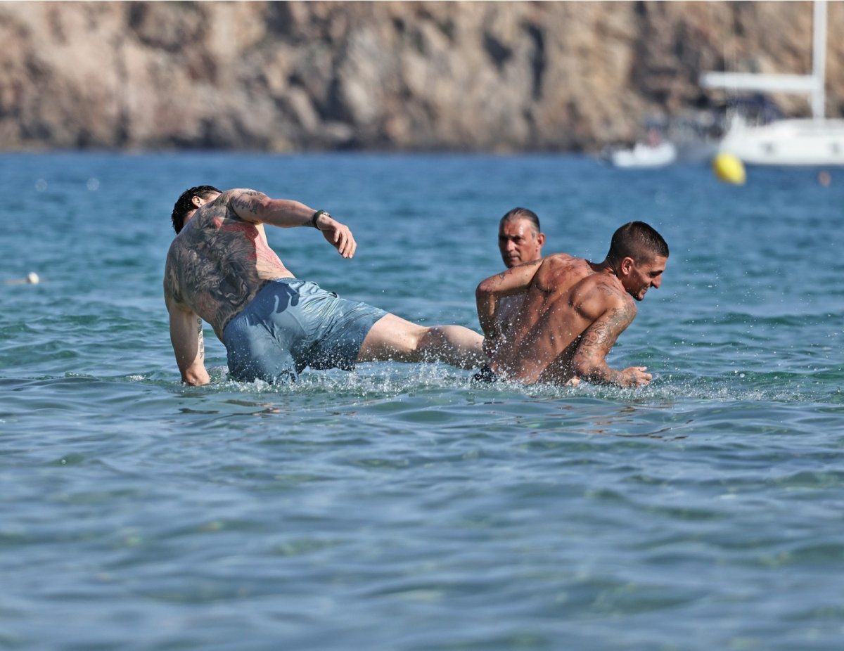 Zlatan Ibrahimovic, Marco Verratti și Jessica Aidi, pe plajă în Ibiza