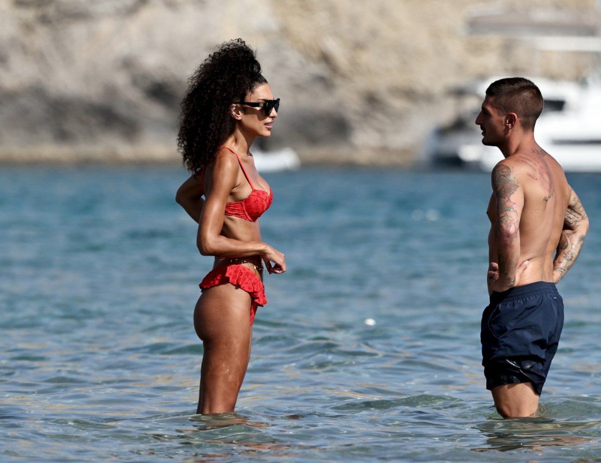 Zlatan Ibrahimovic, Marco Verratti și Jessica Aidi, pe plajă în Ibiza