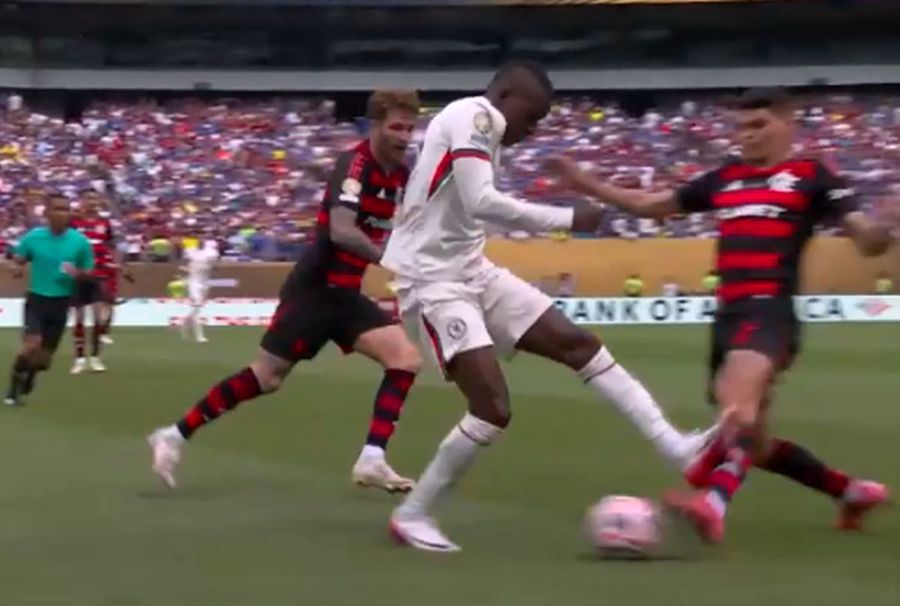 Intrarea care a dus la eliminarea lui Nicolas Jackson Flamengo - Chelsea 3-1 » În avantaj la pauză, spulberată în repriza a doua! Rezultat-surpriză la care a contribuit și șocantul Jackson