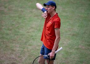 Liderul mondial Jannik Sinner, eliminat în turul 2 la Halle, după o revenire fantastică a „rebelului” din tenis