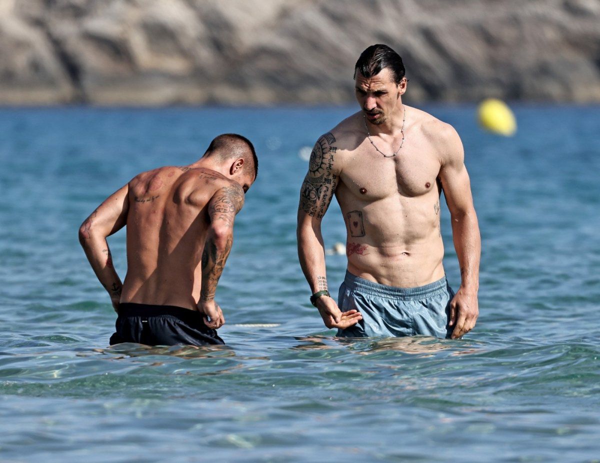 Zlatan Ibrahimovic, Marco Verratti și Jessica Aidi, pe plajă în Ibiza