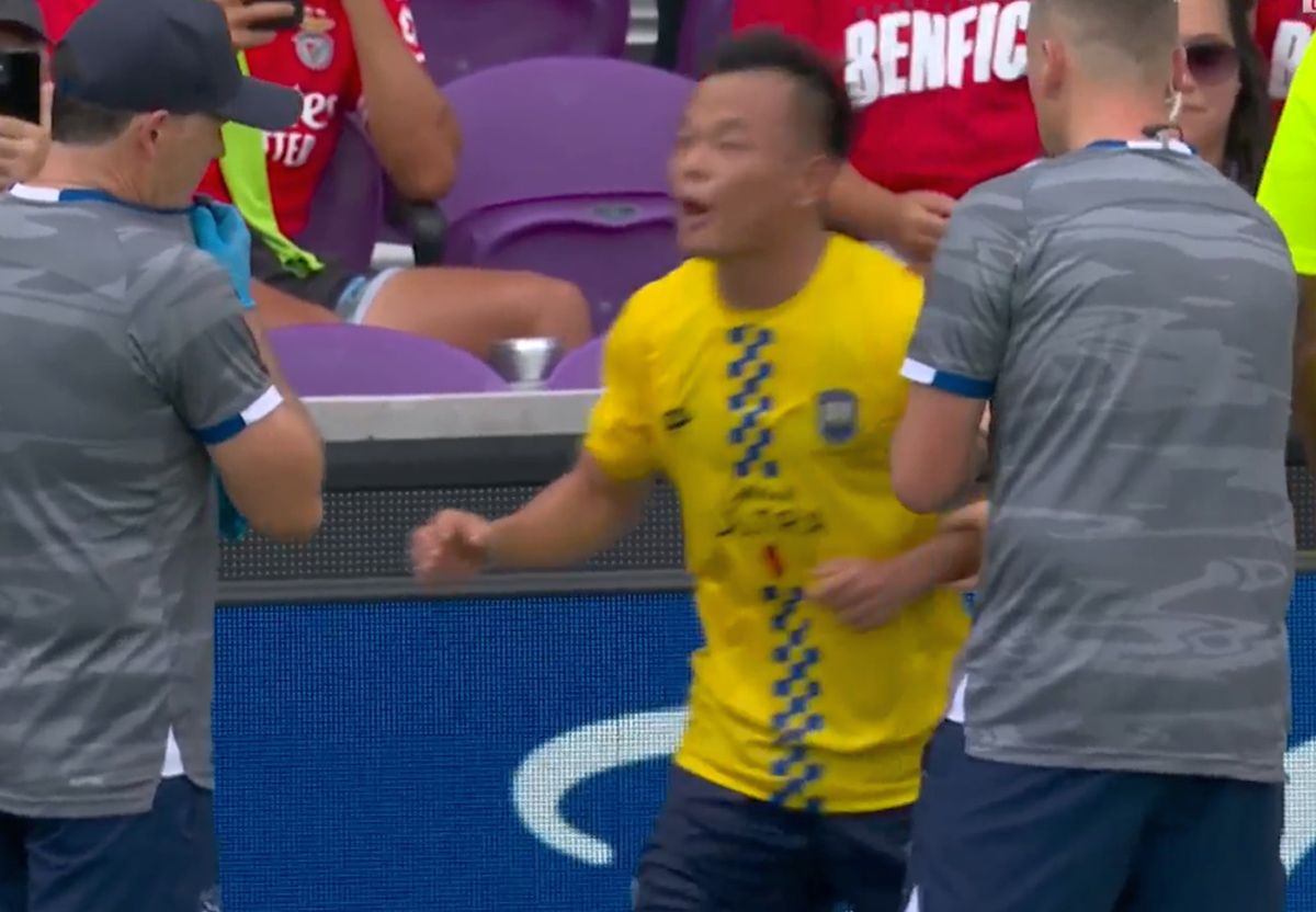 Tong Zhou, criză de nervi în Benfica - Auckland